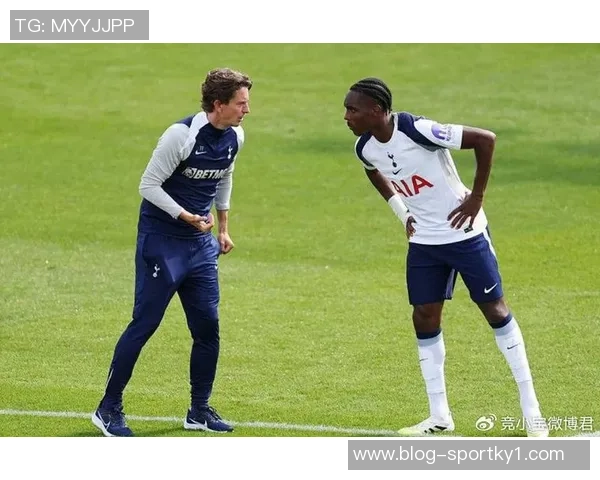 哈维西蒙斯立志在热刺争夺荣誉自律信念引领职业生涯