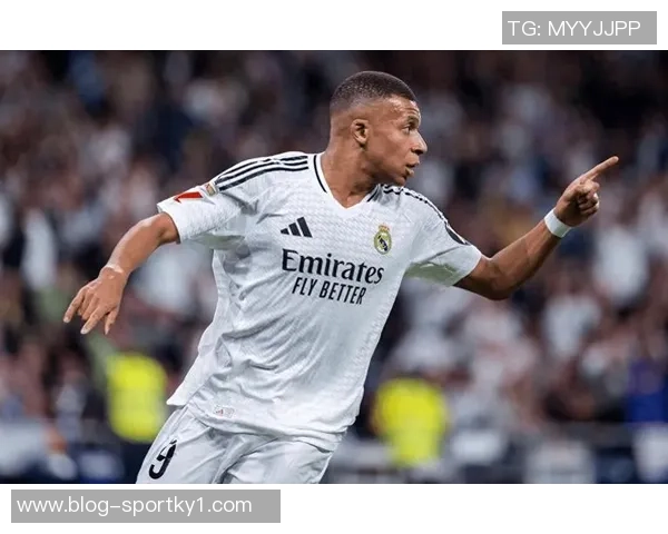 姆巴佩因裁判第98分钟吹哨不满上前理论遭黄牌处罚引发争议